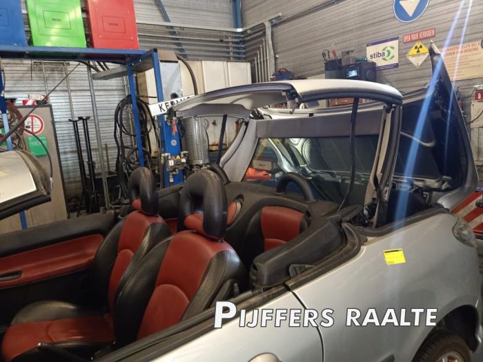 Peugeot 206 CC 2.0 16V Sloopvoertuig (2001, Grijs)