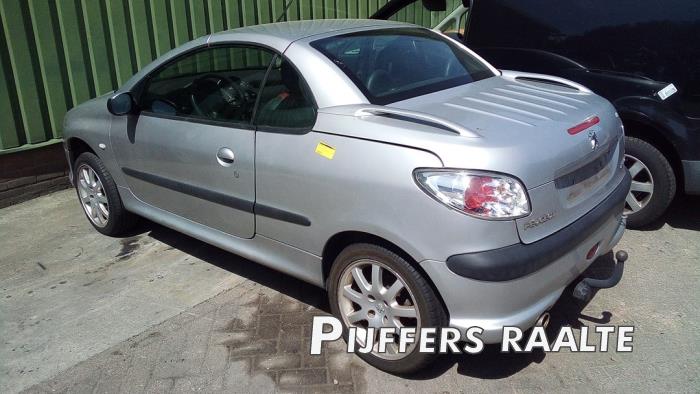 Peugeot 206 CC 2.0 16V Sloopvoertuig (2001, Grijs)