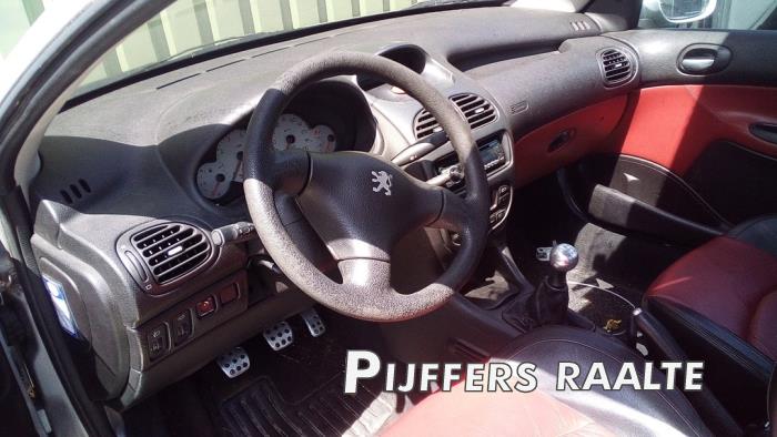 Peugeot 206 CC 2.0 16V Sloopvoertuig (2001, Grijs)