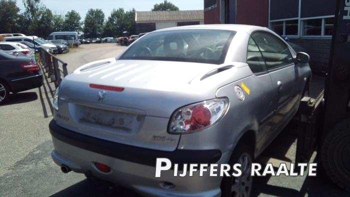 Peugeot 206 CC 2.0 16V Sloopvoertuig (2001, Grijs)