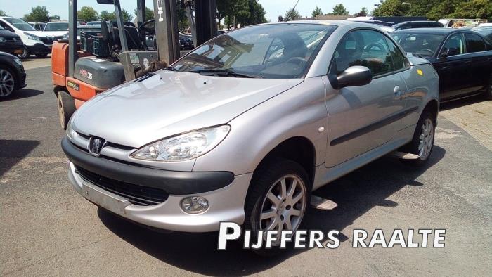Peugeot 206 CC 2.0 16V Sloopvoertuig (2001, Grijs)