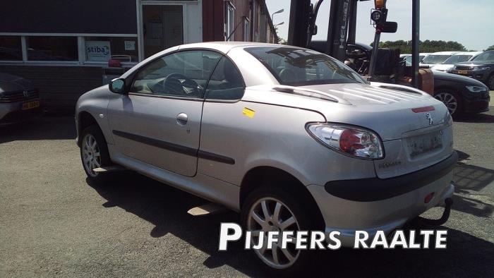 Peugeot 206 CC 2.0 16V Sloopvoertuig (2001, Grijs)