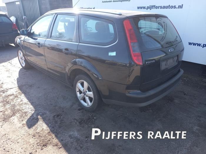Ford Focus 2 Wagon 1.6 16V Sloopvoertuig (2005, Metallic, Zwart)