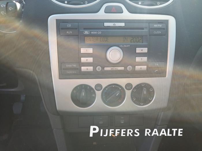 Ford Focus 2 Wagon 1.6 16V Sloopvoertuig (2005, Metallic, Zwart)