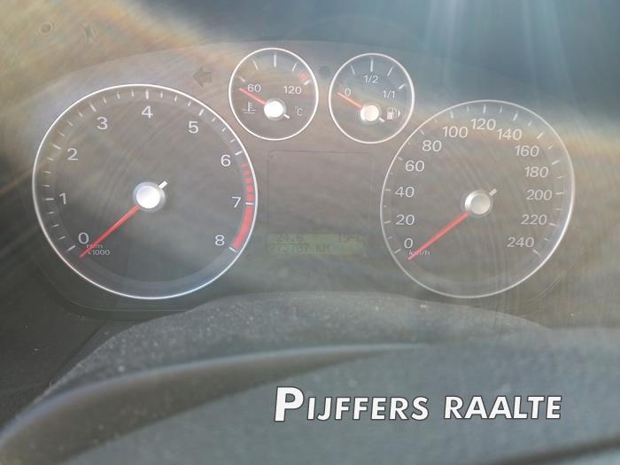 Ford Focus 2 Wagon 1.6 16V Sloopvoertuig (2005, Metallic, Zwart)