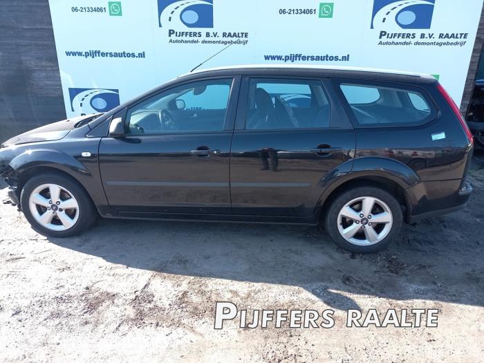 Ford Focus 2 Wagon 1.6 16V Sloopvoertuig (2005, Metallic, Zwart)