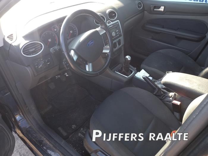 Ford Focus 2 Wagon 1.6 16V Sloopvoertuig (2005, Metallic, Zwart)