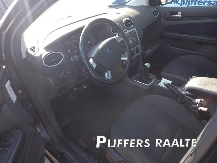 Ford Focus 2 Wagon 1.6 16V Sloopvoertuig (2005, Metallic, Zwart)