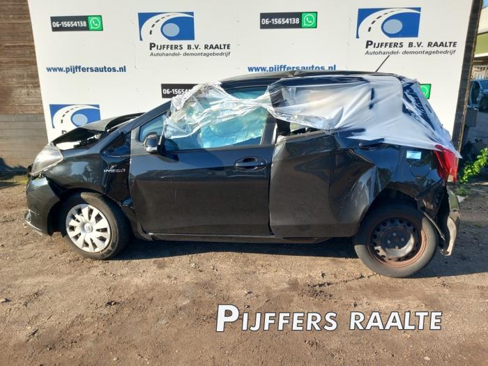 Toyota Yaris III 1.5 16V Hybrid Sloopvoertuig (2016, Zwart)