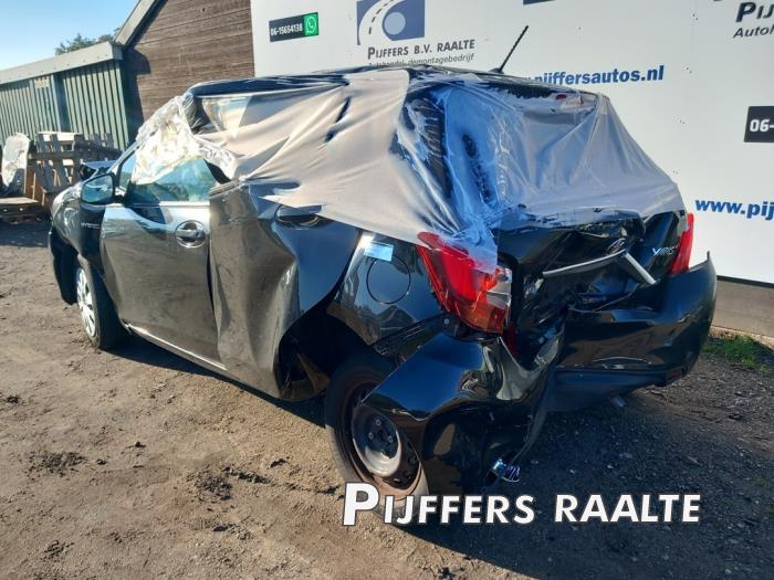 Toyota Yaris III 1.5 16V Hybrid Sloopvoertuig (2016, Zwart)