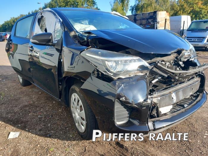 Toyota Yaris III 1.5 16V Hybrid Sloopvoertuig (2016, Zwart)