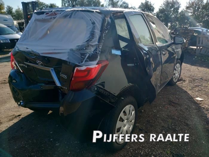 Toyota Yaris III 1.5 16V Hybrid Sloopvoertuig (2016, Zwart)