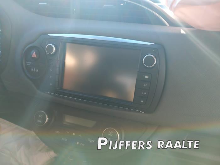 Toyota Yaris III 1.5 16V Hybrid Sloopvoertuig (2016, Zwart)