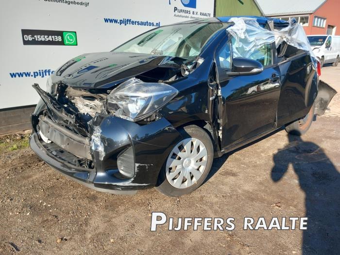 Toyota Yaris III 1.5 16V Hybrid Sloopvoertuig (2016, Zwart)