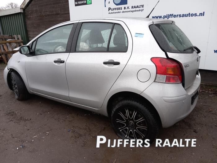 Toyota Yaris II 1.33 16V Dual VVT-I Sloopvoertuig (2010, Grijs)