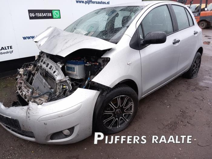Toyota Yaris II 1.33 16V Dual VVT-I Sloopvoertuig (2010, Grijs)