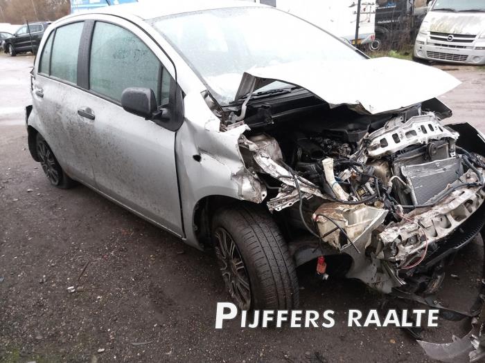 Toyota Yaris II 1.33 16V Dual VVT-I Sloopvoertuig (2010, Grijs)