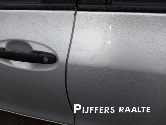 Toyota Yaris II 1.33 16V Dual VVT-I Sloopvoertuig (2010, Grijs)