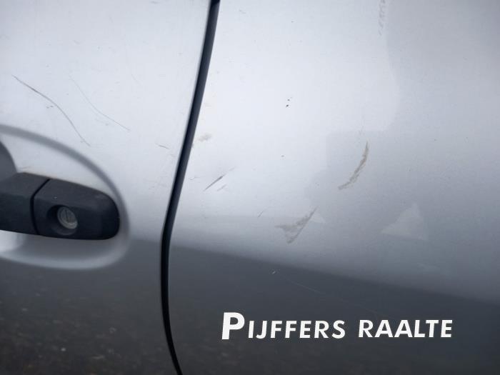 Toyota Yaris II 1.33 16V Dual VVT-I Sloopvoertuig (2010, Grijs)