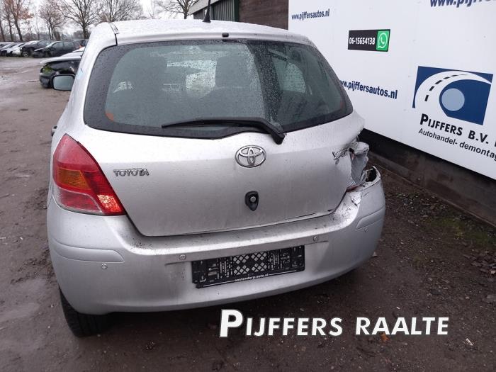 Toyota Yaris II 1.33 16V Dual VVT-I Sloopvoertuig (2010, Grijs)