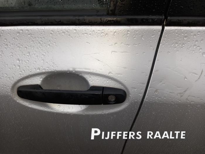 Toyota Yaris II 1.33 16V Dual VVT-I Sloopvoertuig (2010, Grijs)