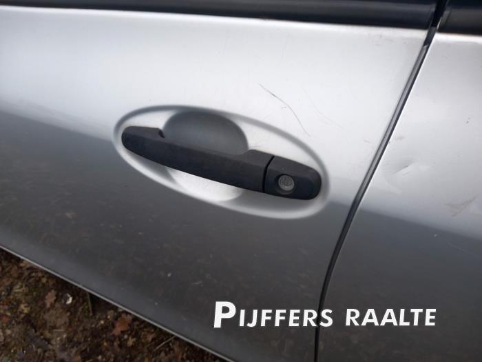 Toyota Yaris II 1.33 16V Dual VVT-I Sloopvoertuig (2010, Grijs)