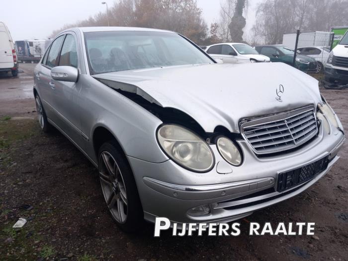 Mercedes E 3.2 E-320 V6 18V Sloopvoertuig (2002, Grijs)