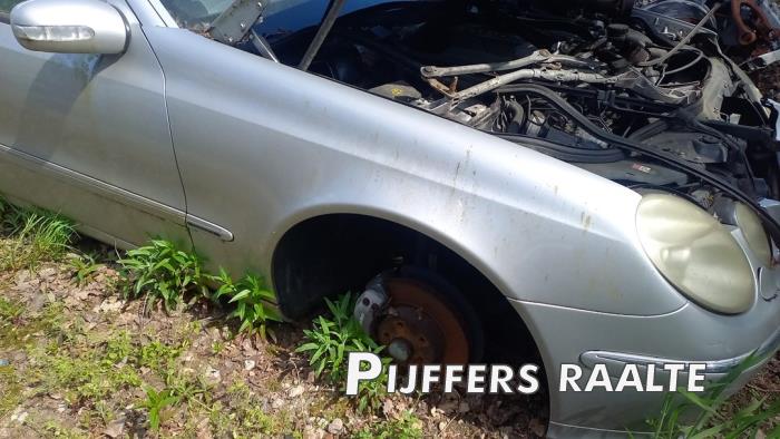 Mercedes E 3.2 E-320 V6 18V Sloopvoertuig (2002, Grijs)