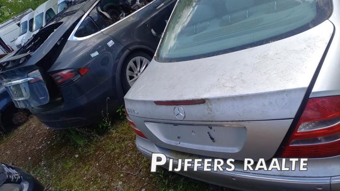 Mercedes E 3.2 E-320 V6 18V Sloopvoertuig (2002, Grijs)