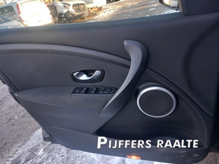 Renault Megane III Grandtour 1.4 16V TCe 130 Sloopvoertuig (2010, Zwart)