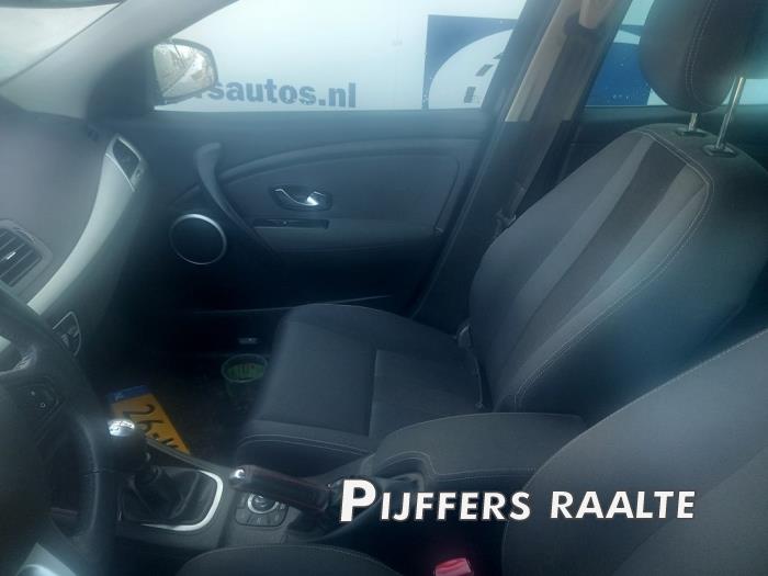 Renault Megane III Grandtour 1.4 16V TCe 130 Sloopvoertuig (2010, Zwart)
