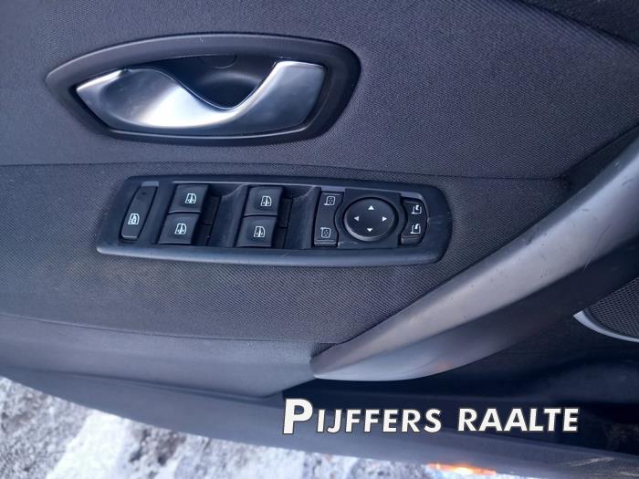 Renault Megane III Grandtour 1.4 16V TCe 130 Sloopvoertuig (2010, Zwart)