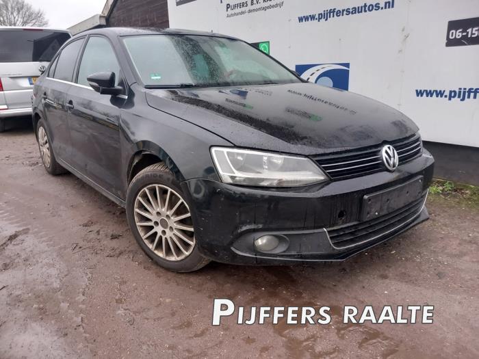 Volkswagen Jetta IV 1.6 TDI 16V Sloopvoertuig (2013, Zwart)