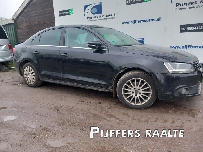 Volkswagen Jetta IV 1.6 TDI 16V Sloopvoertuig (2013, Zwart)