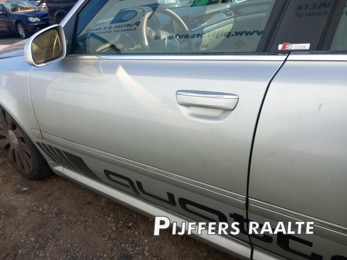 Audi A8 4.2 V8 40V Lang Quattro Sloopvoertuig (2003, Metallic, Zilver)