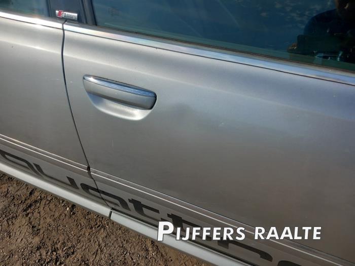 Audi A8 4.2 V8 40V Lang Quattro Sloopvoertuig (2003, Metallic, Zilver)