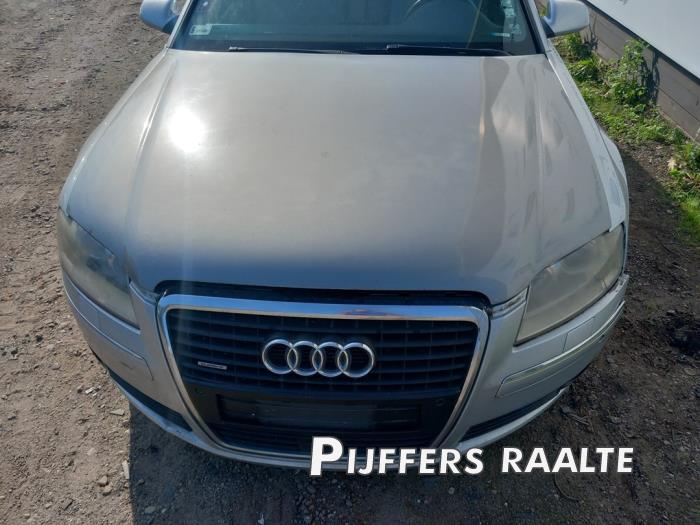 Audi A8 4.2 V8 40V Lang Quattro Sloopvoertuig (2003, Metallic, Zilver)