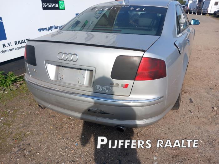 Audi A8 4.2 V8 40V Lang Quattro Sloopvoertuig (2003, Metallic, Zilver)