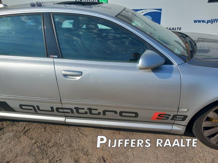 Audi A8 4.2 V8 40V Lang Quattro Sloopvoertuig (2003, Metallic, Zilver)