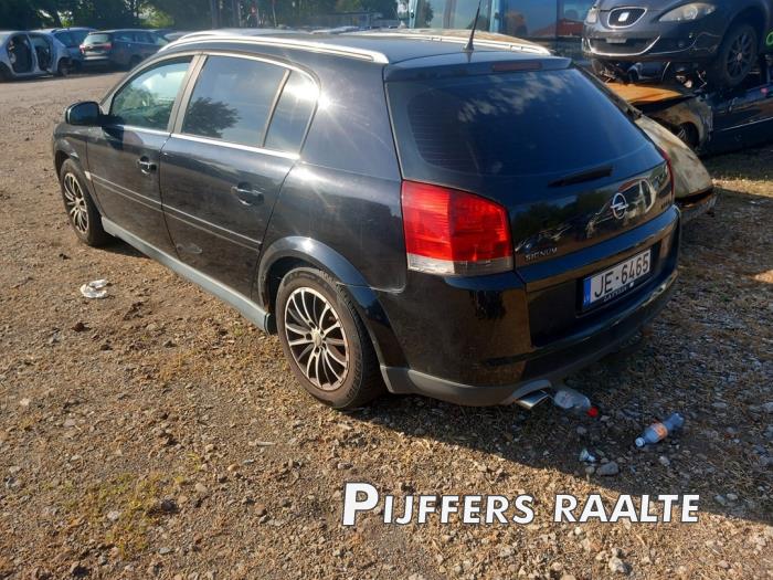 Opel Signum 2.2 DTI 16V Sloopvoertuig (2004, Zwart, Saffierblauw, Saffierzwart)