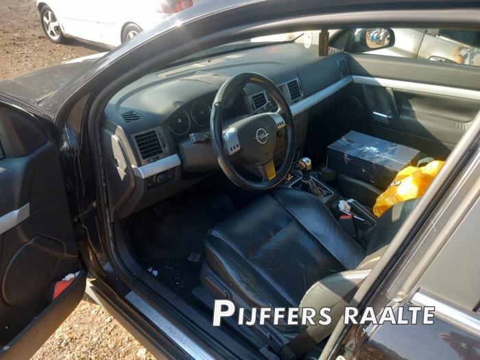 Opel Signum 2.2 DTI 16V Sloopvoertuig (2004, Zwart, Saffierblauw, Saffierzwart)