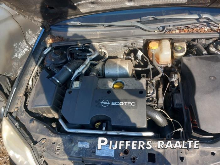 Opel Signum 2.2 DTI 16V Sloopvoertuig (2004, Zwart, Saffierblauw, Saffierzwart)