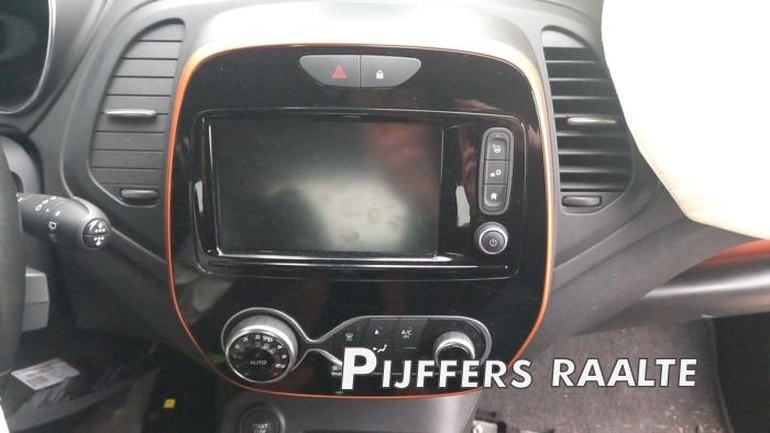 Renault Captur 1.2 TCE 16V EDC Sloopvoertuig (2017, Oranje)