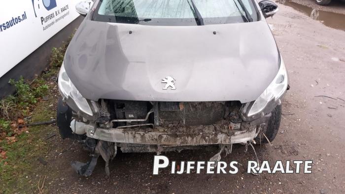 Peugeot 2008 1.2 Vti 12V PureTech 82 Sloopvoertuig (2014, Grijs)