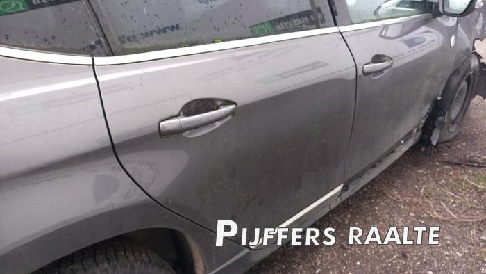 Peugeot 2008 1.2 Vti 12V PureTech 82 Sloopvoertuig (2014, Grijs)