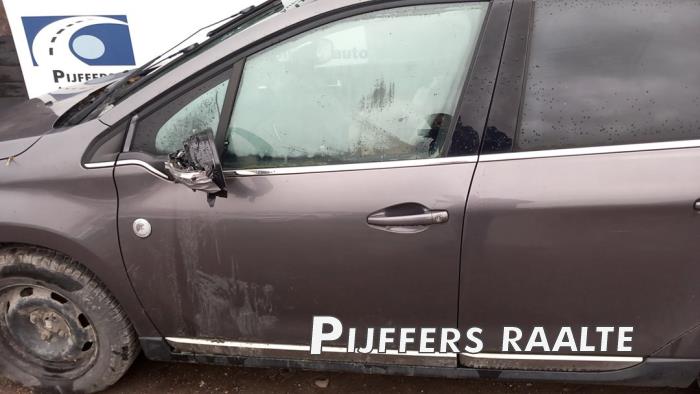 Peugeot 2008 1.2 Vti 12V PureTech 82 Sloopvoertuig (2014, Grijs)