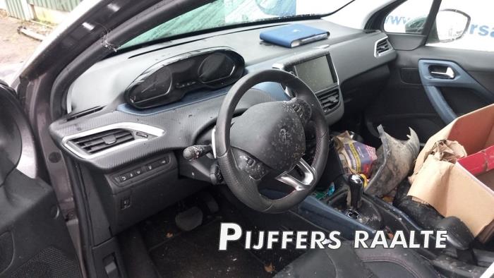 Peugeot 2008 1.2 Vti 12V PureTech 82 Sloopvoertuig (2014, Grijs)