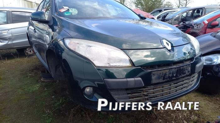 Renault Megane III Berline 1.4 16V TCe 130 Sloopvoertuig (2010, Groen)