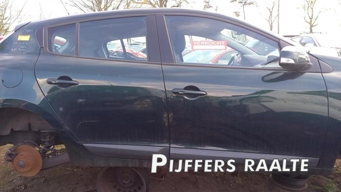 Renault Megane III Berline 1.4 16V TCe 130 Sloopvoertuig (2010, Groen)