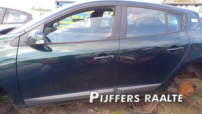 Renault Megane III Berline 1.4 16V TCe 130 Sloopvoertuig (2010, Groen)